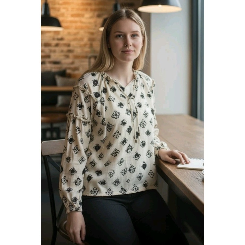 WONDERLY Blouse In Ivory With A Black Print,‎ Ruffled Bubble Sleeves, Sz Medium
